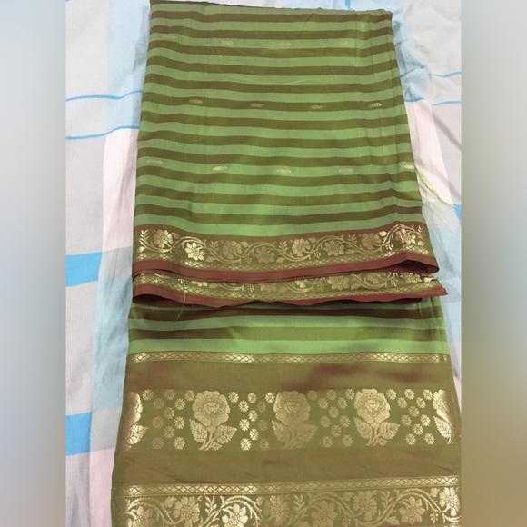 Banarasi Two Tone Silk Saree Without blouse - Picture 5 of 11